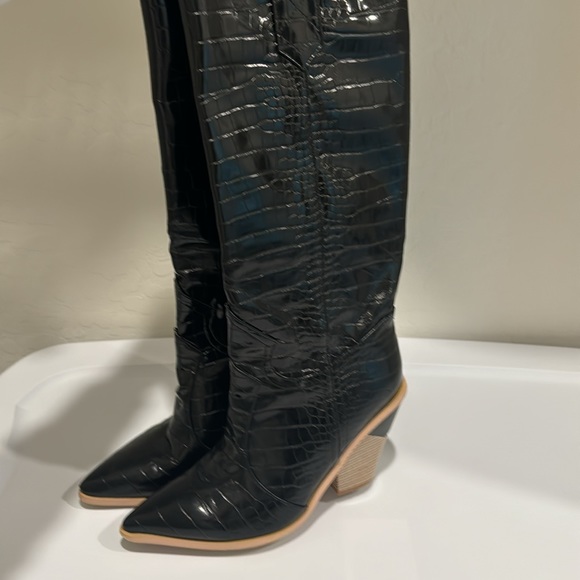 Black faux snakeskin cowboy boot style size 9 - Picture 5 of 6
